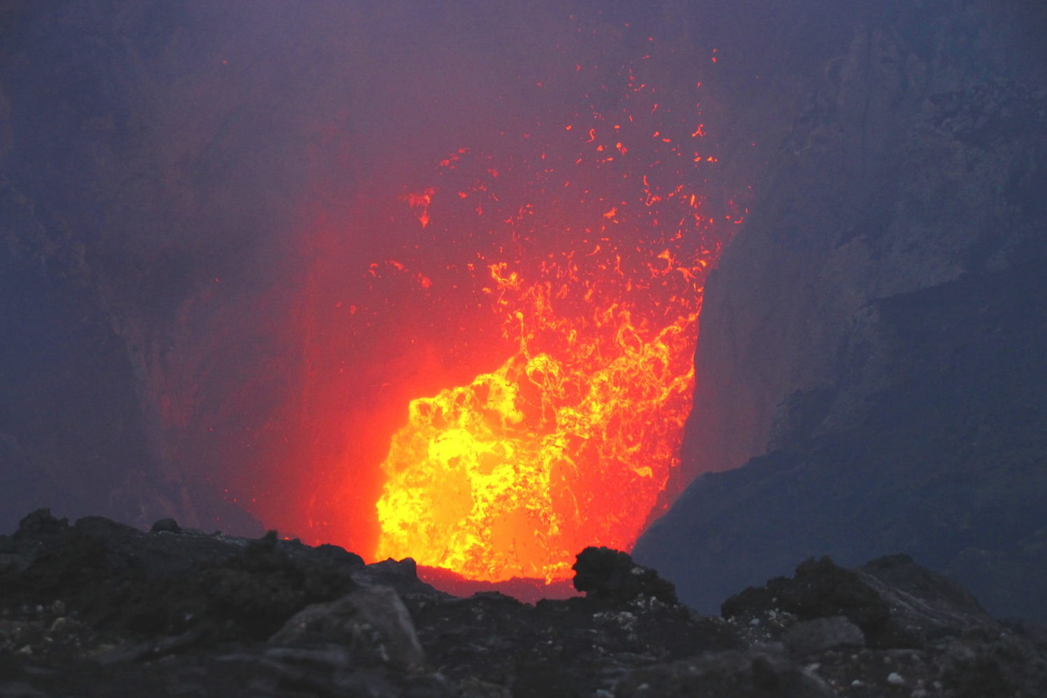 Tanna, Mt. Yasur, Krater © Wolfgang Godai